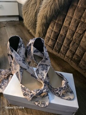 Floral Tie-Up Heeled Sandals - Beige & Black